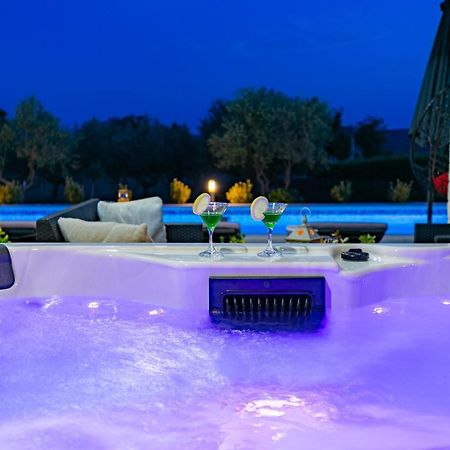 Villa Lorema-Pet Friendly On 5000 Sqm Garden,Pool, Jacuzzi, Billiard&Ps5 Sveti Filip i Jakov Extérieur photo