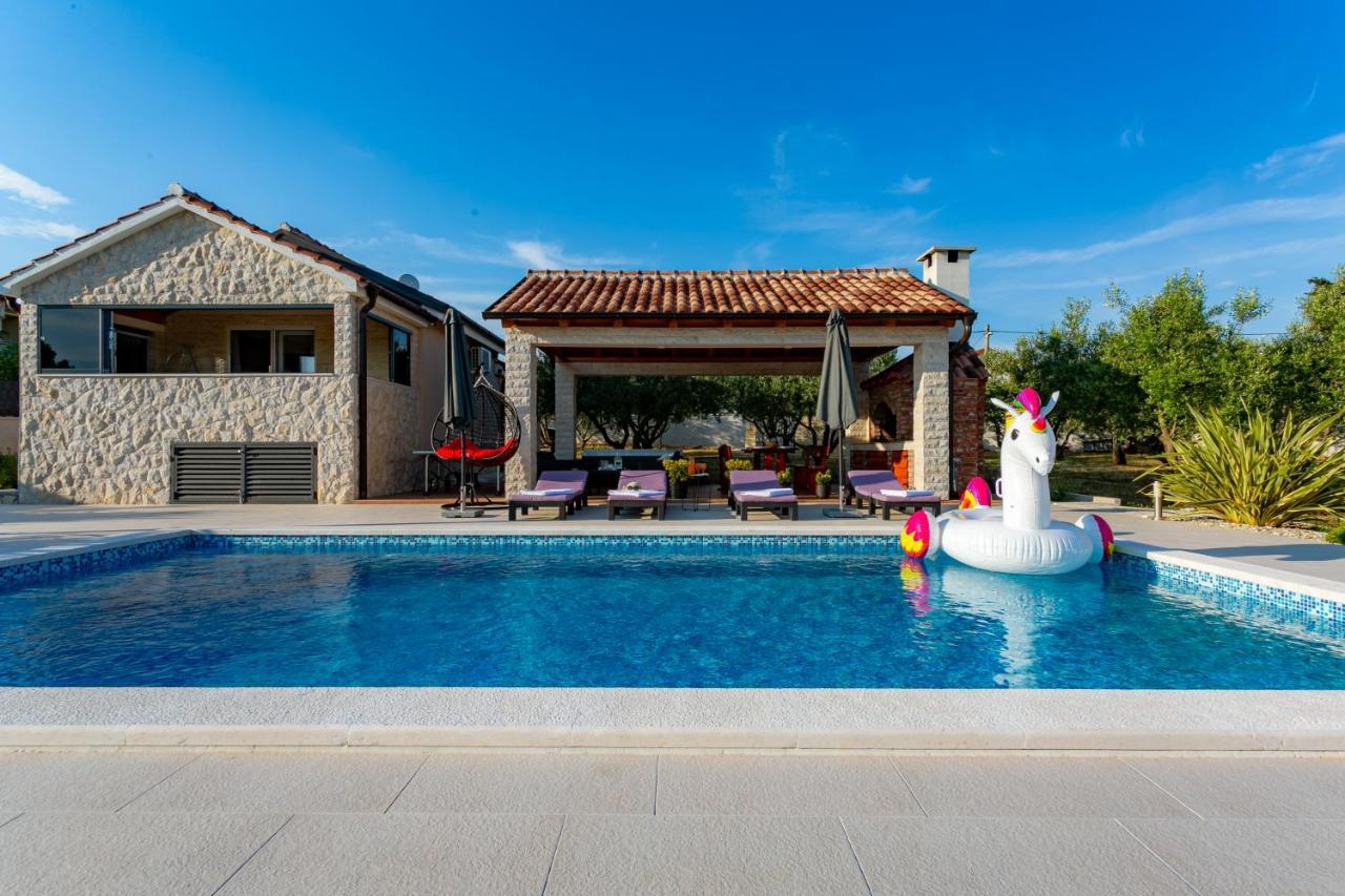 Villa Lorema-Pet Friendly On 5000 Sqm Garden,Pool, Jacuzzi, Billiard&Ps5 Sveti Filip i Jakov Extérieur photo