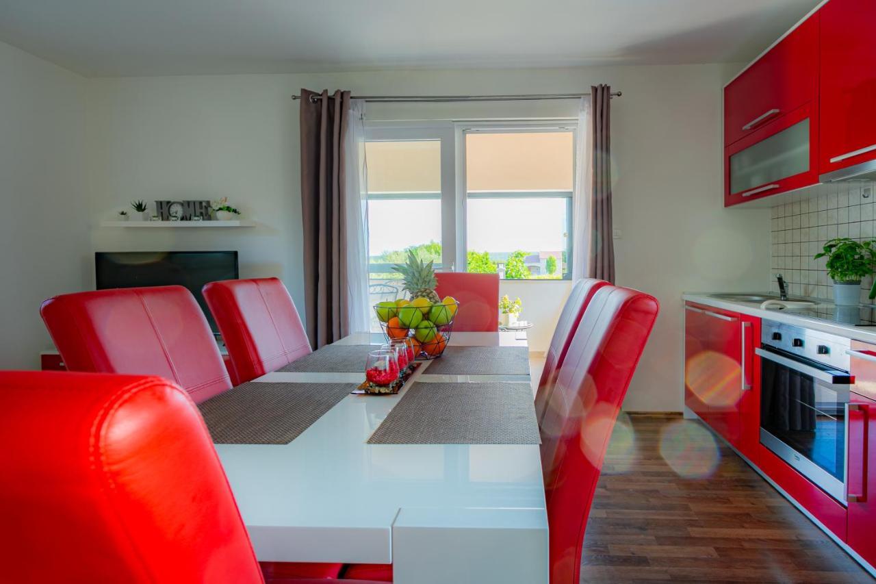 Villa Lorema-Pet Friendly On 5000 Sqm Garden,Pool, Jacuzzi, Billiard&Ps5 Sveti Filip i Jakov Extérieur photo